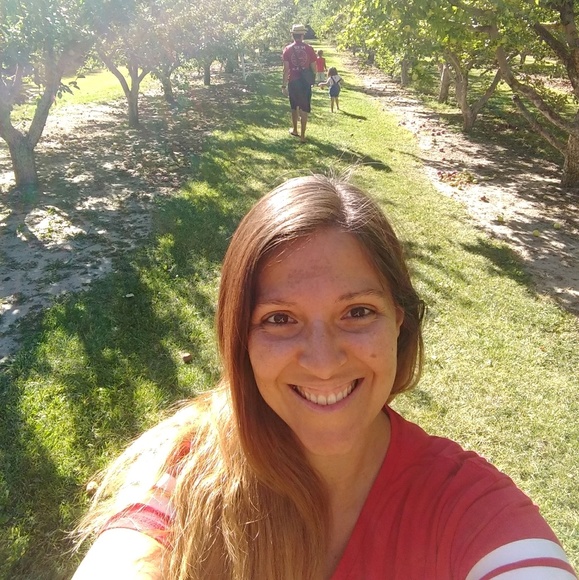 Meet your Posher, Cristina - Picture 1 of 1